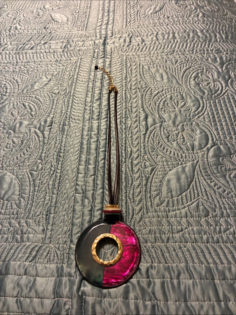 Source Unknown Black and Fuchsia Resin Disc Pendant Necklace with Gold Accent
